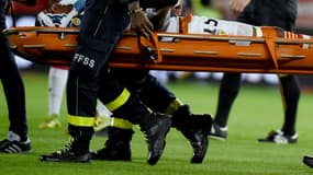Steven Fortes évacué sur civière