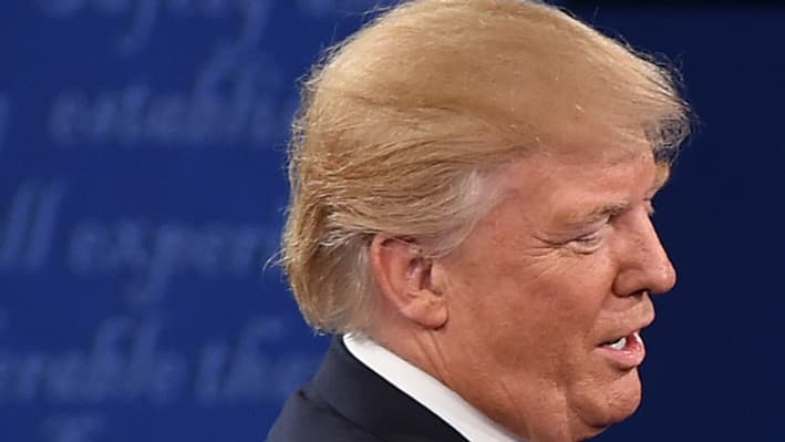 Hillary Clinton et Donald Trump se sont serré la main à la fin du débat. 