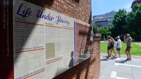 Des expositions traitant de l'esclavage et du fait que les Pères fondateurs possédaient des esclaves présentées à la "President's House" le 9 août 2025 à Philadelphie, en Pennsylvanie (États-Unis).