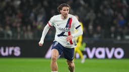 Lé défenseur du PSG Ilya Zabarnyi face à Metz le 13 décembre 2025