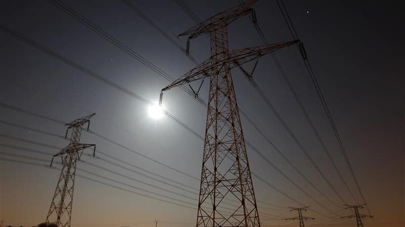 La facture énergétique de la France a atteint plus de 61 milliards d'euros en 2011, dépassant le précédent record de 2008 en raison de la hausse des prix de l'énergie. /Photo d'archives/REUTERS/Vincent Kessler