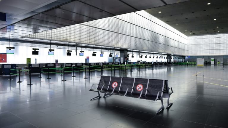 L'aéroport de Barcelone totalement déserté le 19 novembre 2020 en raison de la crise sanitaire L'aéroport de Barcelone totalement déserté le 19 novembre 2020 en raison de la crise sanitaire