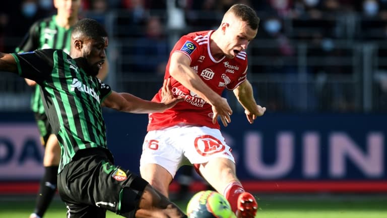Le milieu de terrain brestois Jérémy Le Douaron marque le 4e but face à Lens, lors de la 14e journée de Ligue 1, le 21 novembre 2021 au Stade Françis Le Blé
