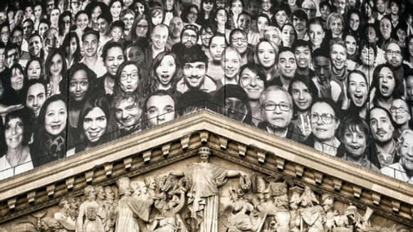L'artiste a publié cette photo sur son compte Twitter lundi.