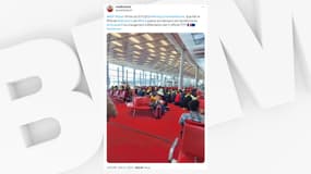 Une trentaine de personnes ont fait une prière musulmane collective à l'aéroport de Roissy ce dimanche 5 novembre.