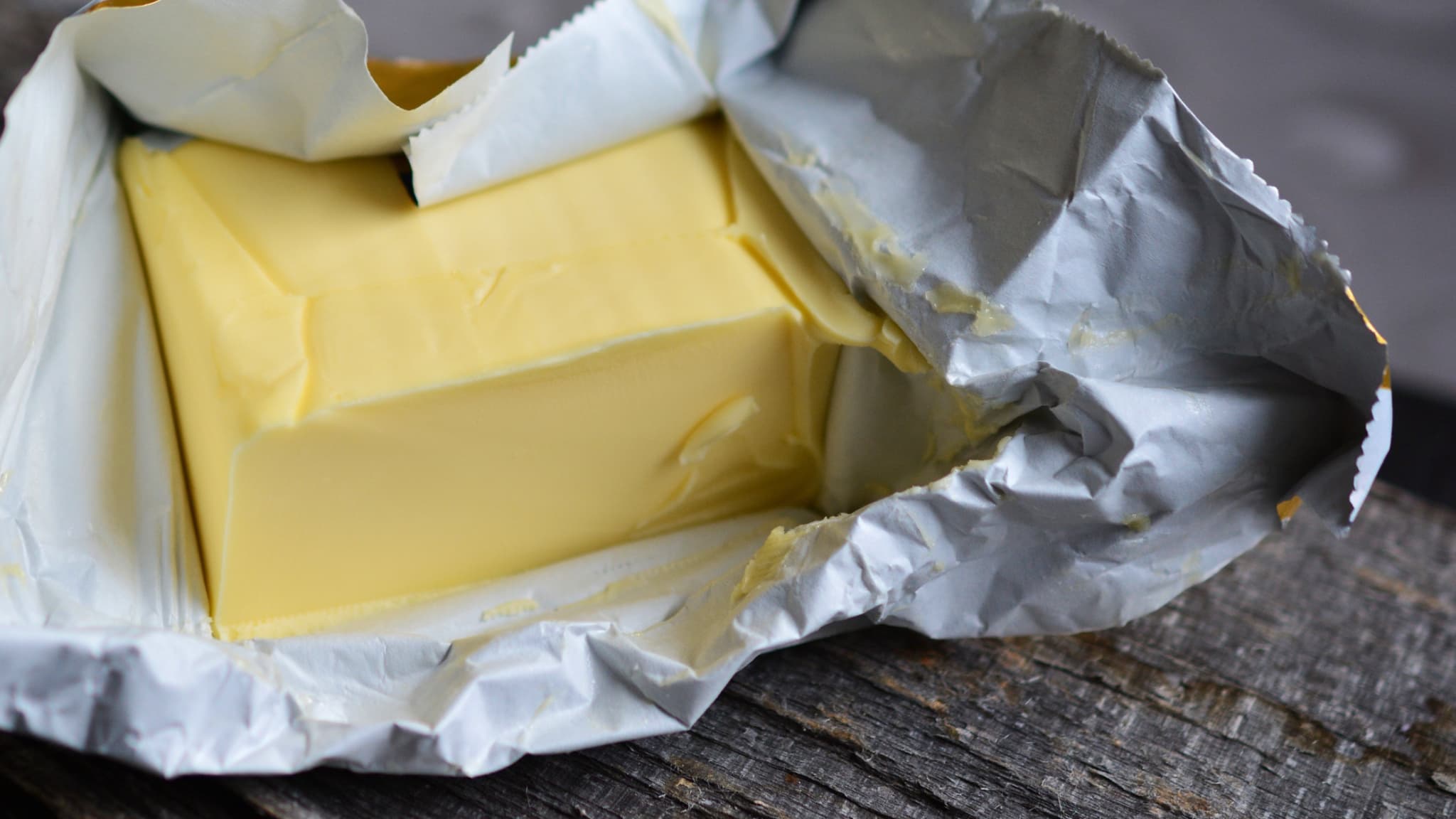 UNE PÉNURIE DE BEURRE? POURQUOI VOUS NE RISQUEZ PAS VRAIMENT DE VOIR DES RAYONS VIDES DANS LES SUPERMARCHÉS