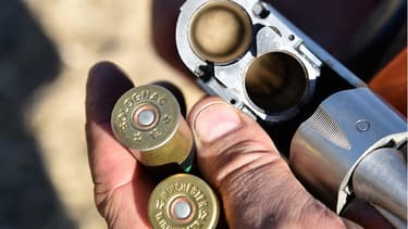 Chargement d'un fusil de chasse, le 30 septembre 2018