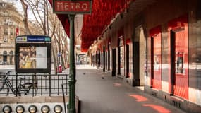 Ces grands magasins parisiens avaient été fermés au public jusqu'au 10 juillet par la préfecture de police de Paris, en application de la décision gouvernementale empêchant les centres commerciaux de plus de 40.000 m2 de rouvrir en Ile-de-France