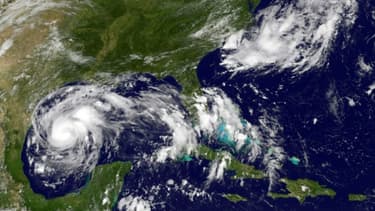 Image fournie par le satellite GOES de l’agence américaine océanique et atmosphérique (NOAA), et de la Nasa, de l'ouragan Harvey, le 24 août 2017