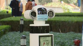 Coronavirus: ce robot arpente les rues de Shanghai pour inciter la population à porter des masques