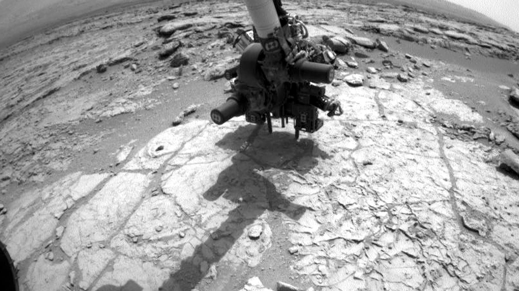 Cette photo du 28 janvier 2013 de la NASA/JPL-Caltech montre une vue de la foreuse du rover martien Curiosity de la NASA positionnée sur une cible sur une plaque de roche plate et veinée appelée « John Klein ». Le site se trouve dans la zone « Yellowknife Bay » du cratère Gale. Mars. NASA. (Photo d'illustration) Cette photo du 28 janvier 2013 de la NASA/JPL-Caltech montre une vue de la foreuse du rover martien Curiosity de la NASA positionnée sur une cible sur une plaque de roche plate et veinée appelée « John Klein ». Le site se trouve dans la zone « Yellowknife Bay » du cratère Gale. Mars. NASA. (Photo d'illustration)