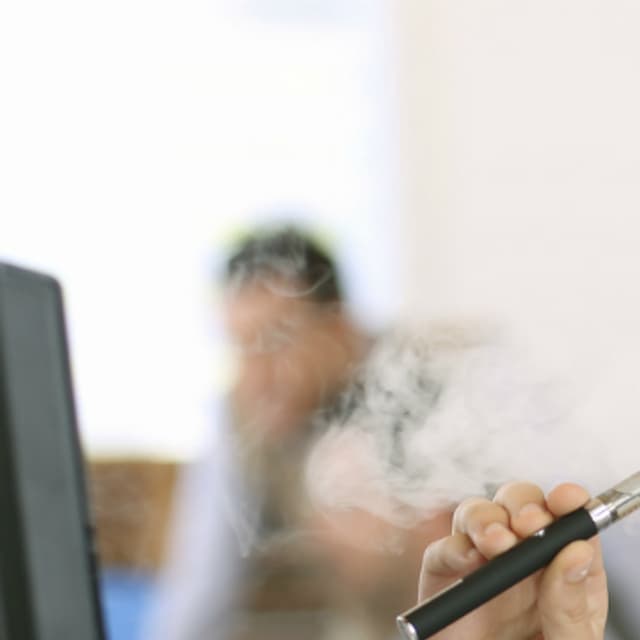 elfbar nachfüll pod läuft aus Vendue partout en France, cette cigarette électronique est rappelée car  elle risque d'exploser