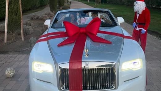 Cristiano Ronaldo remercie sa compagne pour son cadeau de Noël. Cristiano Ronaldo remercie sa compagne pour son cadeau de Noël.