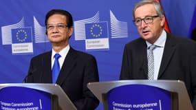Fin 2015, le Premier ministre vietnamien Nguyen Tan Dung et le président de la Commission européenne Jean-Claude Juncker, marquent la conclusion des négociations de l'accord de libre-échange entre l'UE et le Vietnam