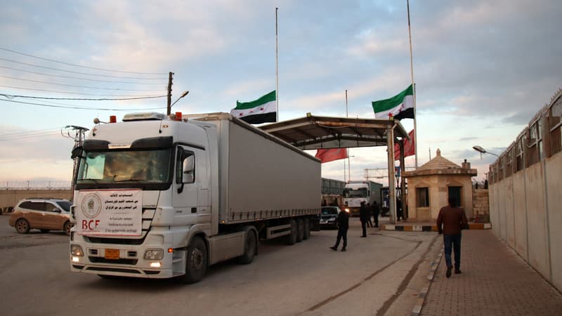 Un camion humanitaire entre en Syrie par Bab al-Salama le 10 février 2023