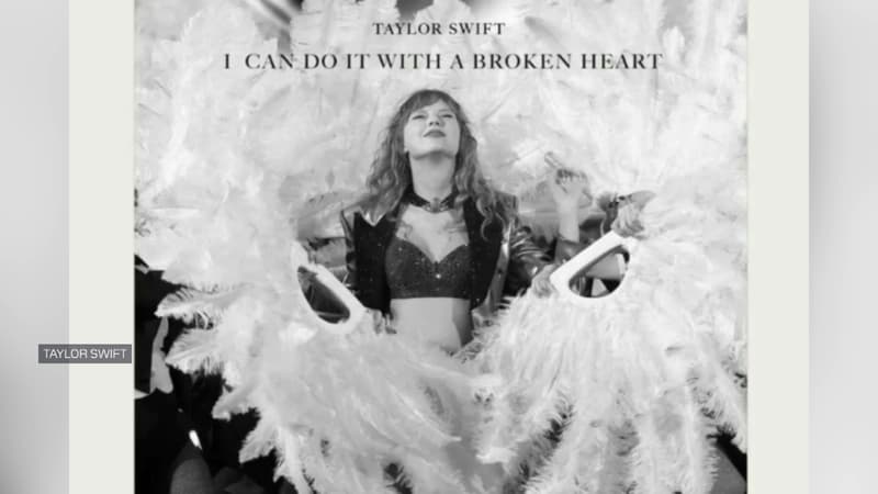 La pochette du single "I Can Do It With a Broken Heart" de Taylor Swift, dont la photo a été prise lors du concert de la chanteuse américaine au Groupama Staidum de Lyon le 2 juin dernier.