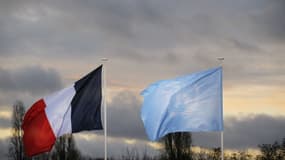 Image d'illustration du drapeau de la France et des Nations unies