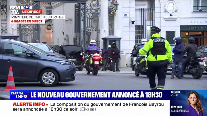 François Bayrou est arrivé au ministère de l'Intérieur pour une réunion de crise sur la situation à Mayotte