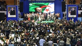 Des membres du FLN (Front de libération nationale) du président  Abdelaziz Bouteflika à Alger le 28 avril 2017