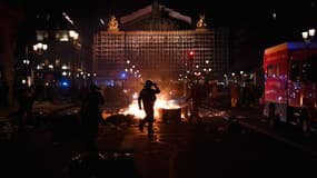 Des tensions en cours à Paris après l'adoption de la réforme des retraites.