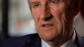 Quand de Villiers conseillait à Macron d'être "proche des gens mais loin des journalistes"