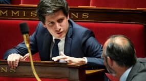 Julien Denormandie discute avec Edouard Philippe le 9 juin 2020 à l'Assemblée