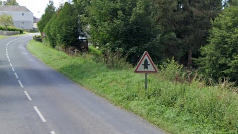 La route RD54 à Saint-Jean-de-Savigny (Manche).