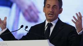 Nicolas Sarkozy effectue son retour politique malgré sa promesse.