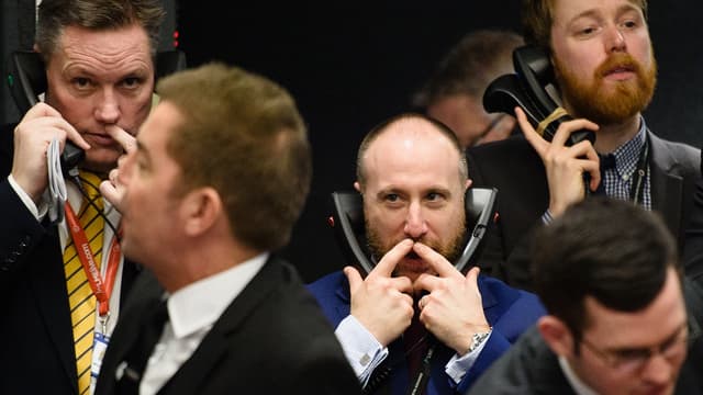 "L'indicateur de retournement pour l'ensemble de l'économie repasse dans la zone indiquant une conjoncture favorable", indique l'Insee.