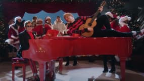 Elton John et Ed Sheeran dans le clip de "Merry Christmas"