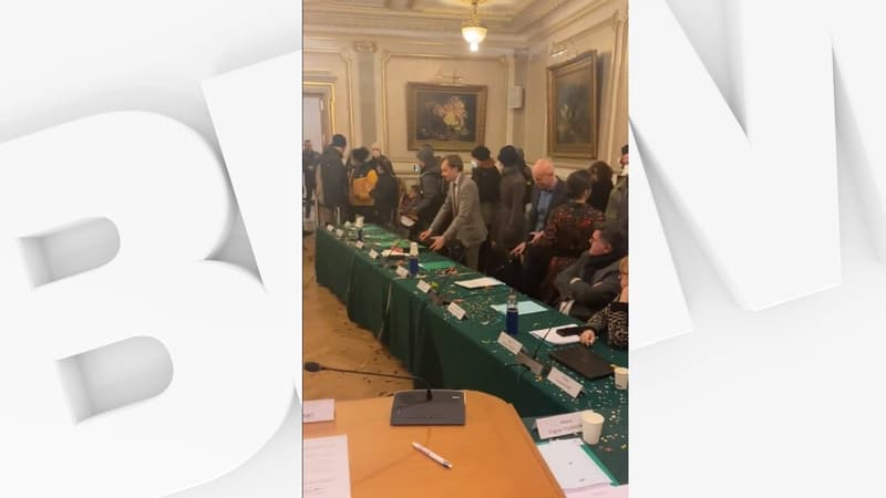 Le conseil municipal du 1er mars du 6e arrondissement a été perturbé par des manifestants contre le projet de réforme des retraites.