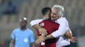 Vahid Halilhodzic prend Achraf Hakimi dans les bras lors de Maroc-Malawi à la CAN 2022