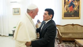 Le Pape François et Diego Maradona en 2014