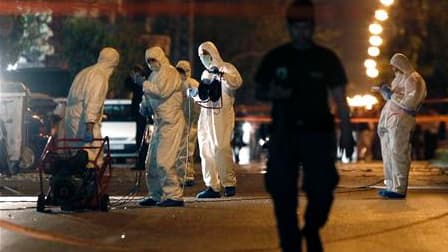 Une bombe de forte puissance a explosé jeudi devant la prison principale d'Athènes, faisant deux blessés légers et endommageant des dizaines de boutiques et d'habitations,. /Photo prise le 13 mai 2010/REUTERS/John Kolesidis