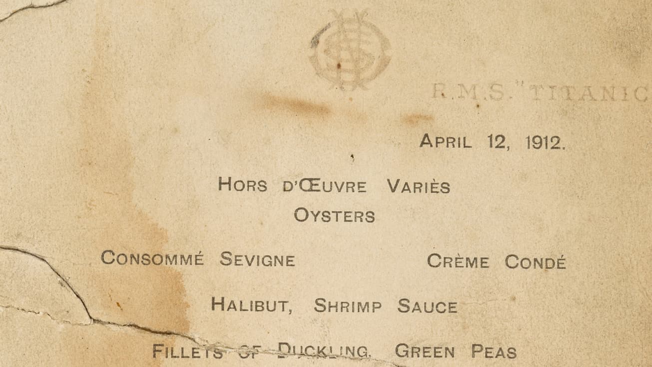 Un autre menu du dîner servi en première classe sur le Titanic le 14 avril 1912, jour de son naufrage, vendu aux enchères à New York un siècle plus tard, le 12 avril 2012 Un autre menu du dîner servi en première classe sur le Titanic le 14 avril 1912, jour de son naufrage, vendu aux enchères à New York un siècle plus tard, le 12 avril 2012