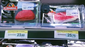Le magasin Match, des Halles Solférino de Lille a installé des antivols sur certaines marques de viande onéreuses pour dissuader les voleurs.