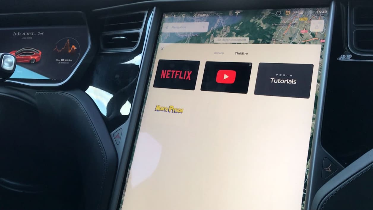 Le menu "théâtre" propose de consulter Netflix et YouTube. Le menu "théâtre" propose de consulter Netflix et YouTube.
