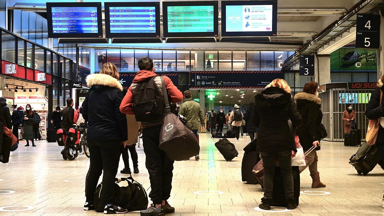 Vert et bleu: les nouveaux panneaux d’affichage en gare de la SNCF garderont bien leurs couleurs
