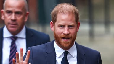 Le prince Harry arrivant à la Haute cour à Londres pour assister à son procès contre l'éditeur du Daily Mail, le 19 janvier 2026.