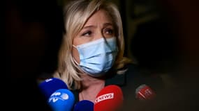 La présidente du rassemblement national Marine Le Pen à Nanterre le 10 février 2021