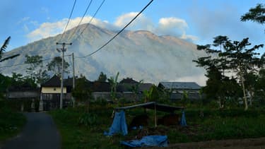 Vue sur le volcan Agung, situé sur l'île de Bali, en Indonésie, le 21 septembre 2017