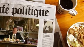 François Hollande dans son bureau à l'Elysée; image extraite du documentaire "A l'Elysée" de Patrick Rotman