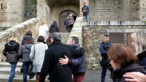 Début de la cérémonie à la mémoire des quatre victimes de Radouane Lazkdim à l'église de Trèbes (Aude) dimanche 25 mars 2018 Début de la cérémonie à la mémoire des quatre victimes de Radouane Lazkdim à l'église de Trèbes (Aude) dimanche 25 mars 2018