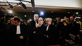 Le cardinal Philippe Barbarin flanqué de ses avocats, le 7 janvier 2019 à Lyon, lors de son procès. 