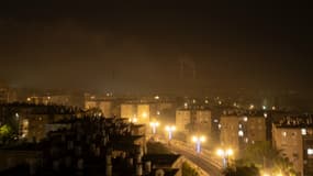 Après des explosions dans la bande de Gaza, des nuages de fumée au-dessus d'Ashkelon, en Israël, près de frontière, le 27 octobre 2023