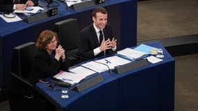 Nathalie Loiseau et Emmanuel Macron au Parlement européen le 17 avril 2018.