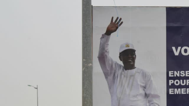 Une affiche de campagne du président Idriss Deby Itno en avril 2016