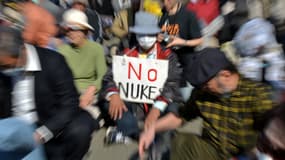 Manifestant anti-nucléaire dans le cortège de Tokyo, samedi 9 mars.