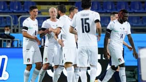 L'équipe d'Italie célèbre son but inscrit face à Saint-Marin
