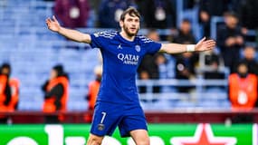 Khvicha Kvaratskhelia lors d'Aston Villa-PSG, le 15 avril 2O25 en Ligue des champions